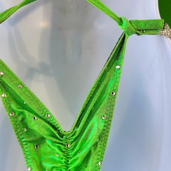 Green Crystal competition bikini - Picture 5 of 8